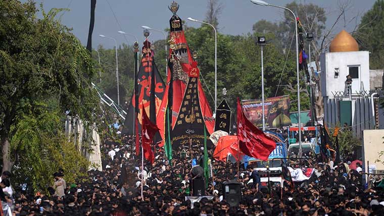 ملک بھر میں یومِ عاشور عقیدت و احترام سے منایا جا رہا ہے