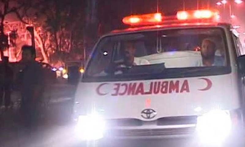 ایم نائن موٹر وے پر مسافر کوچ اور ٹریلر میں تصادم، 3 افراد جاں بحق