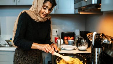 2 گھنٹے پکانا، 10 منٹ کھانا: کیا یہ دنیا کا سب سے بڑا دھوکہ ہے؟