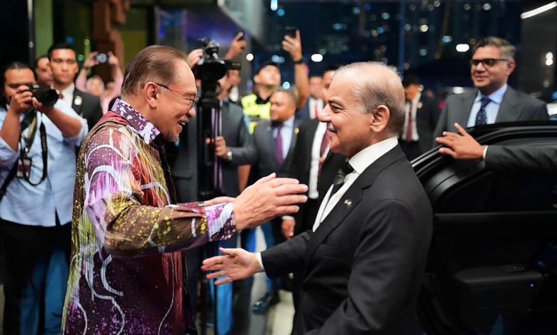 اگر پاکستان اور ملائیشیا مل کر کام کریں تو آئی ایم ایف کو الوداع کہہ سکتے ہیں، وزیراعظم